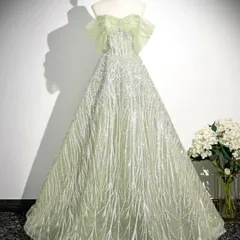 ストーンが豪華でオシャレなデザインにお色味のオフショルドレス