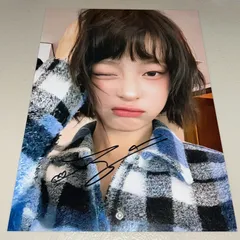 NewJeans ハニ 直筆サイン スチール写真 - メルカリ