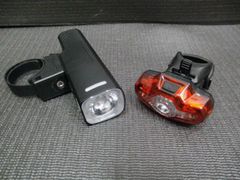 中古美品 GIANT ジャイアント USB充電式 RECON HL900 フロントライト／NUMEN + TL2 リアライト