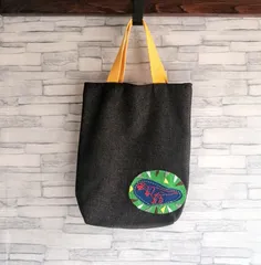 デニム調　トートバッグ　黒　恐竜の手作りワッペン　リバーシブル　ハンドメイド