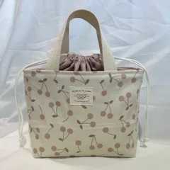 保温保冷 ランチバッグ さくらんぼ柄きなり×ピンク 持ち手つきお弁当袋 巾着バック くすみカラー 洗える保冷シート ランチグッズ