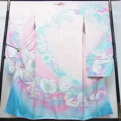 振袖　青と白の鶴模様　長襦袢、赤い帯付 デザイナー/フランソワーズモレシャン 振袖 青と白の鶴模様 長襦袢、赤い帯付 デザイナー
