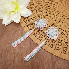 【受注制作】八重菊結びのタッセルピアス・イヤリング（ピンク×水色） 和風 中華風 チャイナ 中国結び 飾り結び 紐