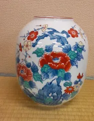 有田焼白磁　梅、ボタン花瓶　花入れ