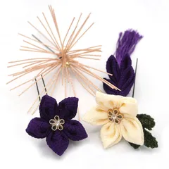 髪飾り ３点セット 紫 白 つまみ細工 松葉 成人式 花 和風 浴衣 着物 振袖 袴 ドレス 七五三 子供 キッズ 結婚式 卒業式 入学式 金 ヘアアクセサリー 髪留め 日本製 送料無料 ムラサキ W 36 323-225 u924　Si