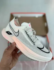 u*f様 【未使用新品】NIKE ナイキ　ズームXストリークフライ2 25cm 未使用新品】NIKE ナイキ ズームXストリークフライ2 25.5cm