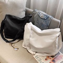 ショルダーバッグ　ショルダー　肩掛けバッグ　斜めかけ　手提げ　キャンバスバッグ　帆布かばん　キャンバスショルダー　大容量　オシャレ　お出かけ　通勤通学　ファスナー付き　ショルダー調整　大容量　多機能　2WAY　オシャレ　旅行　トラベル　多収納　A4　無地　鞄