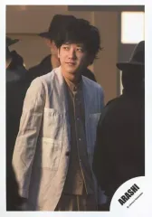 【中古】生写真(ジャニーズ) 嵐/二宮和也/上半身・衣装ベージュ・体やや右向き/「Find The Answer」PV＆ジャケ写撮影オフショット/公式生写真