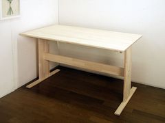 新品・未開封・国産品：ハンドメイドパイン材１２０幅ダイニングテーブル　カントリー調　コンパクト　１ヶ月以内の発送