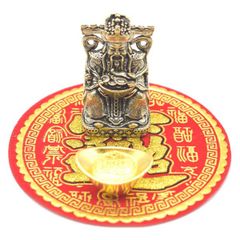 財神の置物 風水三点セット 5cm 金属製 ミニチュア 腰掛タイプ 元宝 福飾の敷物付き