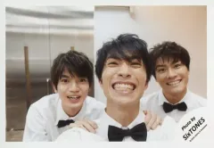【中古】生写真(ジャニーズ) SixTONES/集合(3人)/横型・バストアップ・衣装白・歯見せ・高地両手肩・森本笑顔/「ジャニーズJr.8・8祭り～東京ドームから始まる～」セルフィー/公式生写真