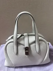 2025年最新】vunque バッグの人気アイテム - メルカリ 