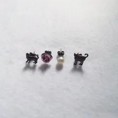 Cat 猫 シルエット × メタリック薔薇とパール ピアス アシンメトリー