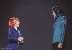 【中古】生写真(男性) 寿里(東春秋)・伊波杏樹(武富桜子)/ライブフォト・キャラクターショット/舞台「ワールドトリガー the Stage B級ランク戦開始編」ランダム舞台写真(場面カット)