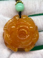 本翡翠 ペンダントトップ 花型 グァテマラ産 氷種 無含浸 無着色