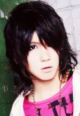 【中古】生写真(男性) ギルド/TAKUMA/顔アップ・衣装ピンク白・ネックレス・背景グレー/アーティスト生写真