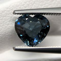天然　非加熱　プラチナ系グリーン　スピネル　1.35ct　ルース　希少カラー　煌めくビューティフルハート　高貴　神秘感　キラキラ美濃色　国内鑑別書付き