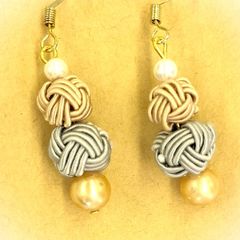 ピアス アクセサリー 水引ピアス 玉結び グレー ハンドメイド/工房エールヨコハマ