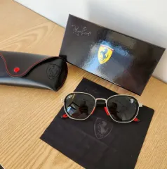 ★新品★レイバン×フェラーリ　コラボサングラス　 人気最後の1点　鑑定済み★ ☆新品☆レイバン×フェラーリコラボサングラス 人気最後の1点鑑定済み☆