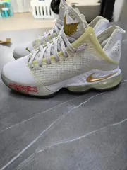 265 NIKE(ナイキ) x タイタン レブロン 19 ロー EP Beyond（ビヨンド） もっと シーエス