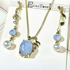 ト音記号と音符　ピアス＆ネックレス　ヴィトラルライト　ホワイトオパール
