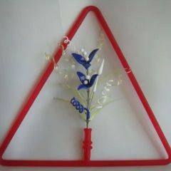葉がウランガラスの花　byチェコボヘミアガラス