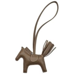 エルメス(HERMES) ロデオチャーム PM エトゥープ アニョーミロ W刻印(2024年製造) 新品 バッグアクセサリー バッグチャーム