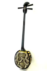 最安値定番美品　沖縄三線　蛇皮　パイソン　黒塗り　強化張　80cm　1220g　チューナー 和楽器