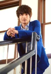 【中古】生写真(男性) 木戸邑弥(荒北靖友)/膝上・衣装青・両手重ね・私服ショット/舞台『弱虫ペダル』～箱根学園新世代、始動～ブロマイド