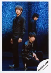 【中古】生写真(ジャニーズ) Hey! Say! JUMP/集合(3人)/全身・衣装黒・有岡しゃがみ/「White Love」PV＆ジャケ写撮影オフショット/公式生写真