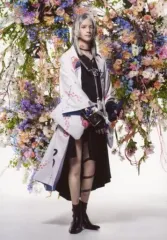 【中古】生写真(男性) 塚本凌生(古今伝授の太刀)/全身・戦闘服・背景白・花・キャラクターショット/舞台「『刀剣乱舞』綺伝 いくさ世の徒花」ランダムブロマイド