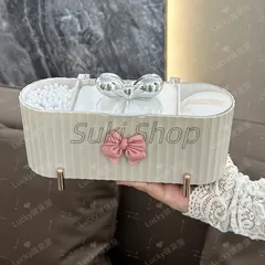 【新品・未使用】かわいいボウタイ付き 3格子メイクアップオーガナイザー｜クリアリッド・大容量ストレージボックス｜パフ・綿棒・コスメ収納に｜ギフトにもおすすめ！