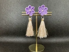 紫のお花のノンホールピアス つまみ細工