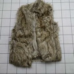 ◇ ⊇ ベルシュカ　フェイクファーベスト　S　ベージュ系　レディース レディース E  【1509190040548】