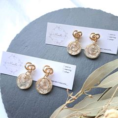 3連リング×モザイクベージュ シンプル チタンピアス/イヤリング