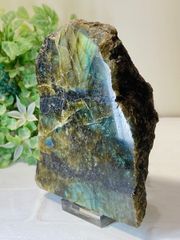翡翠の置物 ひすい 玉の原石 木製台座付き 天然石 緑石 鑑賞石 - メルカリ