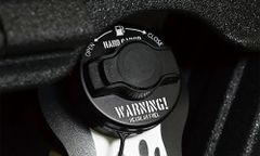 【ハードカーゴ フューエルキャップカバー ブラック】 ダイハツ ハイゼット ハイゼットジャンボ (S500P/S510P) キャリイ スーパーキャリイ(DA16T) アルミニウム製フューエルキャップで給油口に高級感を!  HARD CARGO HC-555
