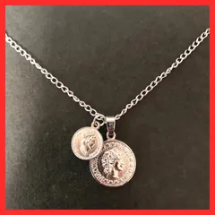 シルバーカラーの二つのコイン風のネックレス⭕️商品説明必読