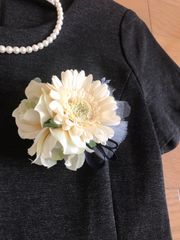 ガーベラとアネモネのcorsage
