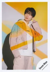 【中古】生写真(STARTO) Snow Man/深澤辰哉/膝上/シングル「LOVE TRIGGER / We’ll go together」MV＆ジャケ写オフショット/公式生写真