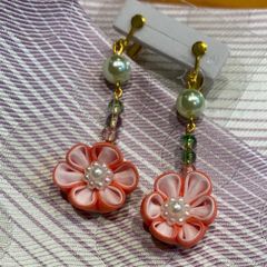 つまみ細工　イヤリング（ピアス加工可）絹羽二重
