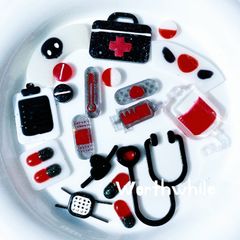 シリコンモールド　デコパーツ　医者　ナース　薬　注射器　錠剤　トレカケース