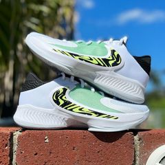 NIKE ZOOM FREAK 4 GS 'BARELY VOLT' ナイキ ズーム フリーク 4