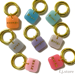 【2点目以降550円】名入れキーホルダー＊全8色＊くすみ＊キーリング＊お揃い＊カラフル＊推し活＊スクエア＊文字入れ＊席札