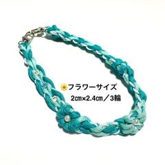 ハンドストラップ　🌼 フラワーハンドストラップ　💚グリーン系　スマホストラップ　👜バッグチャーム　キーホルダー　パラコード　フラワー&ハート編み　ハンドメイド