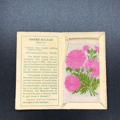 【英国 アンティーク】 シガレットカード　シルク 花刺繍 『 　センノウ　輸入雑貨　レトロ　.(スイートサルタン） 』　イギリス 雑貨 ビンテージ　※シャンクジャーナル・コラージュ・コレクションに最適！　　　輸入雑貨　レトロ　.(TBK013 )
