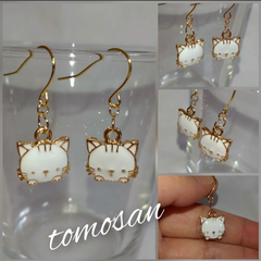 白猫ちゃんピアス(イヤリング他変更可能)