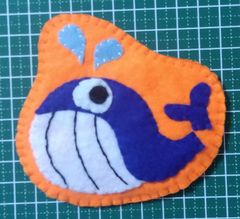 フェルトブローチ　クジラ