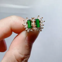 【新入荷】本翡翠保証‼️天然翡翠　エメラルドの花形ピアス（両耳用）　S925