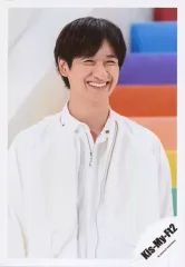 【中古】生写真(ジャニーズ) Kis-My-Ft2/宮田俊哉/上半身・衣装白・両手下・右向き・笑顔/シングル「君、僕。」MV＆ジャケ写オフショット/公式生写真 